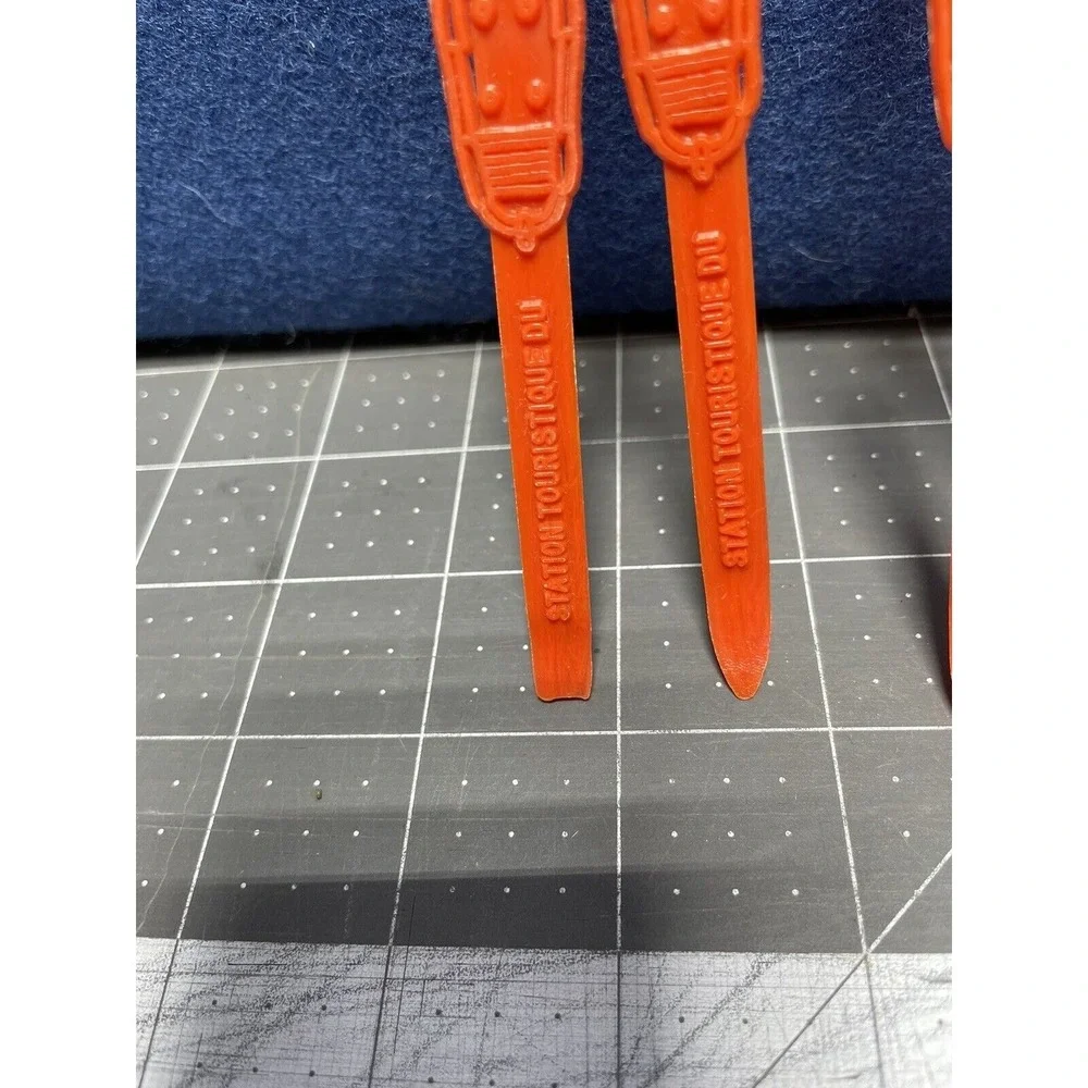 Mont Tremblant Station Touristique Du Swizzle Stick Stirrer Red Ski 4 Tip Broke